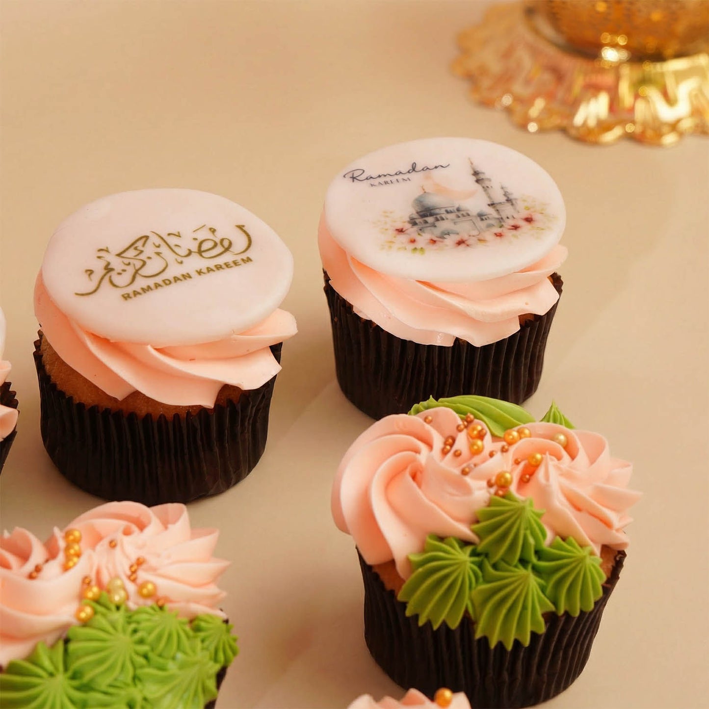 6 Noor Bloom Vanilla Cupcakes