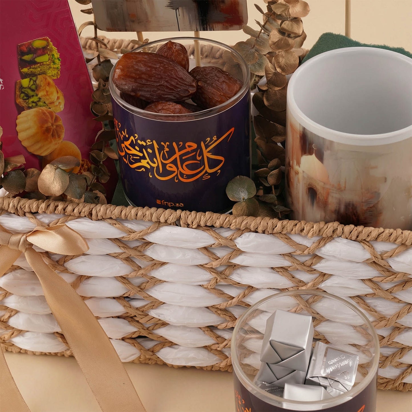 سلة ضيافة رمضان مع مق و كوستر