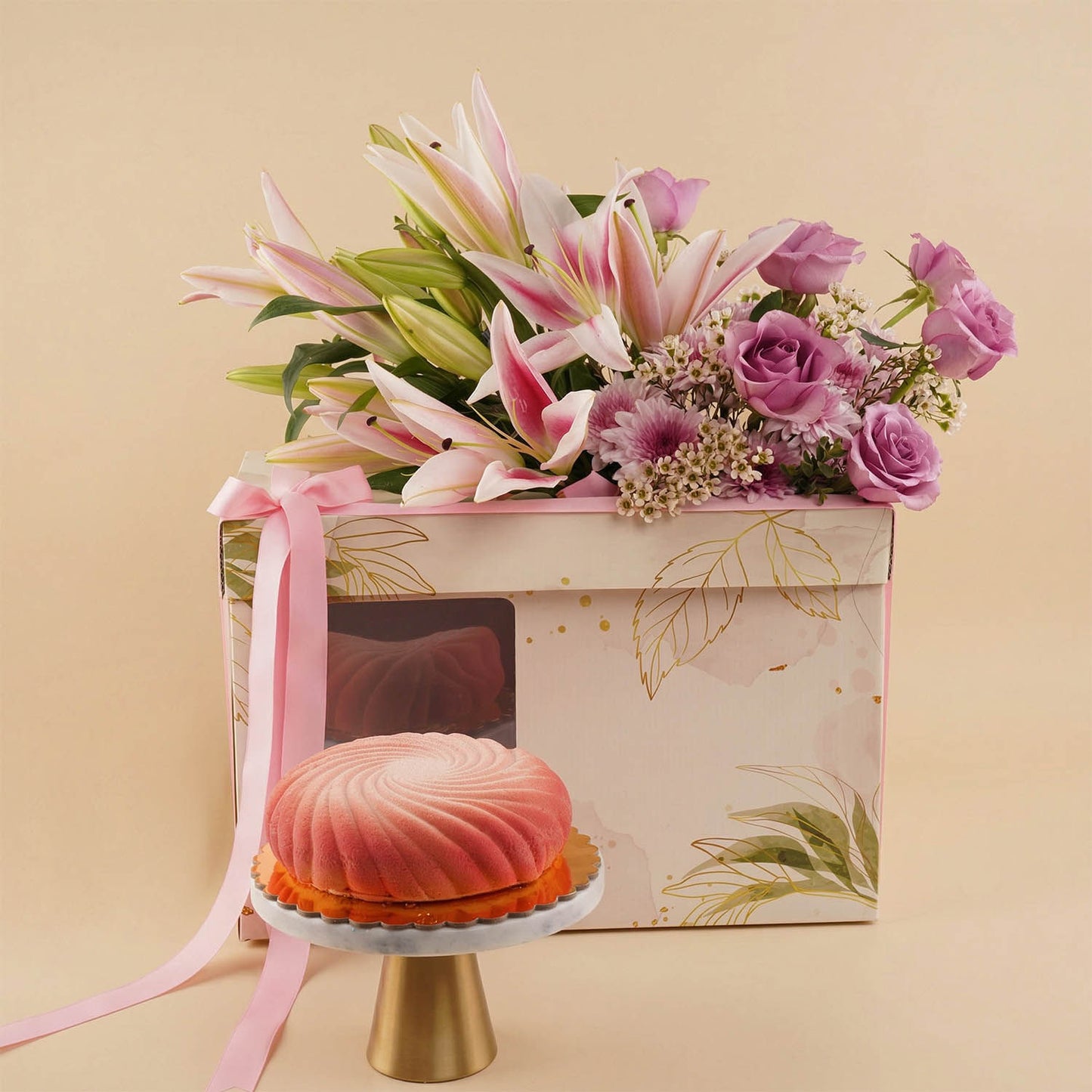  Mother's Day Vanilla & Strawberry Cake with Lily Box