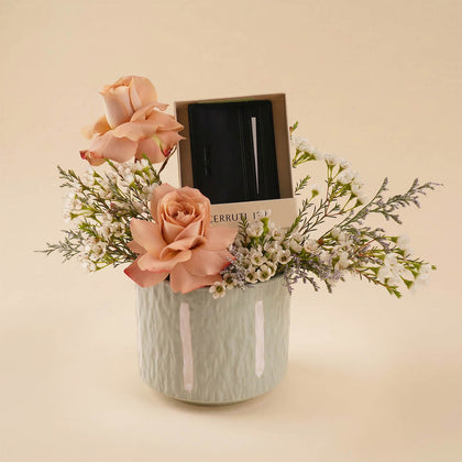 Cappuccino Roses Signature Vase & Cerruti Card Holder