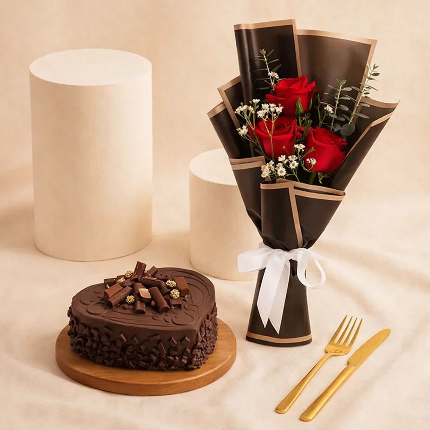 Red Roses Bouquet n Chocolate Cake Combo