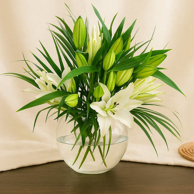 White Lily Rose Bouquet In Beautiful Vase