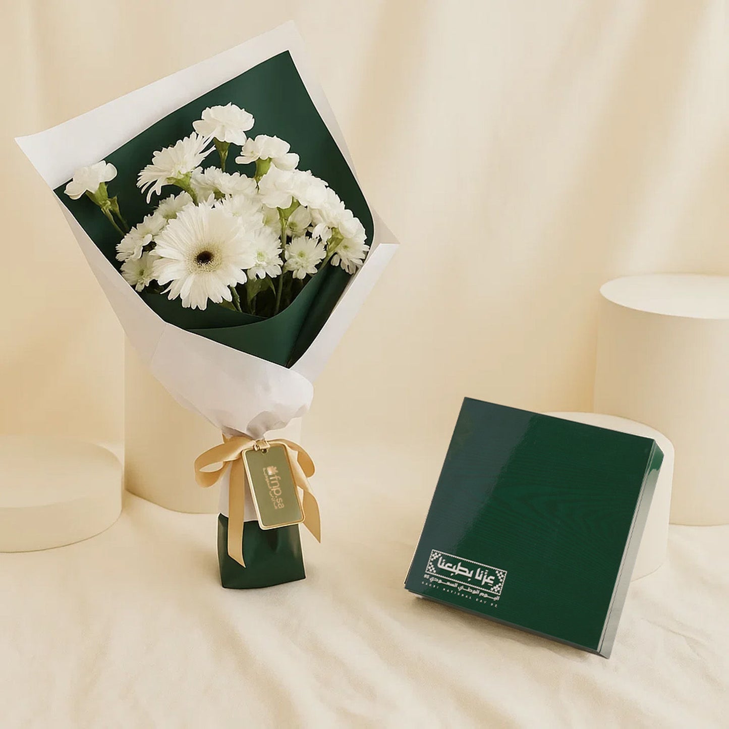 باقة ورد عزنا بطبعنا