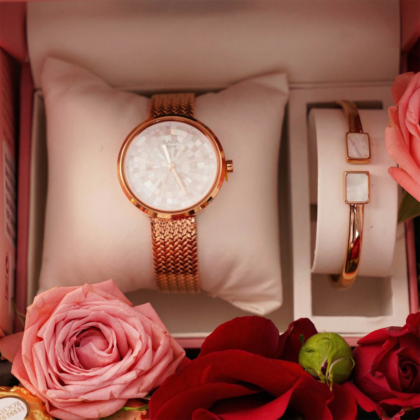 Titan Women Set  with Flowers & SKINN Perfume